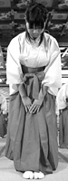 Japansk kvinnlig bugning